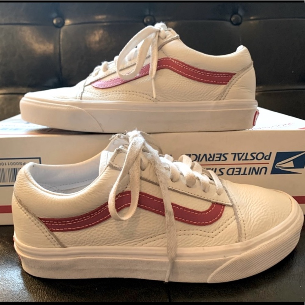 ✨✨✨ IN SEARCH OF VANS OLD SKOOL WHITE LEATHER W/RED STRIPE ✨✨✨